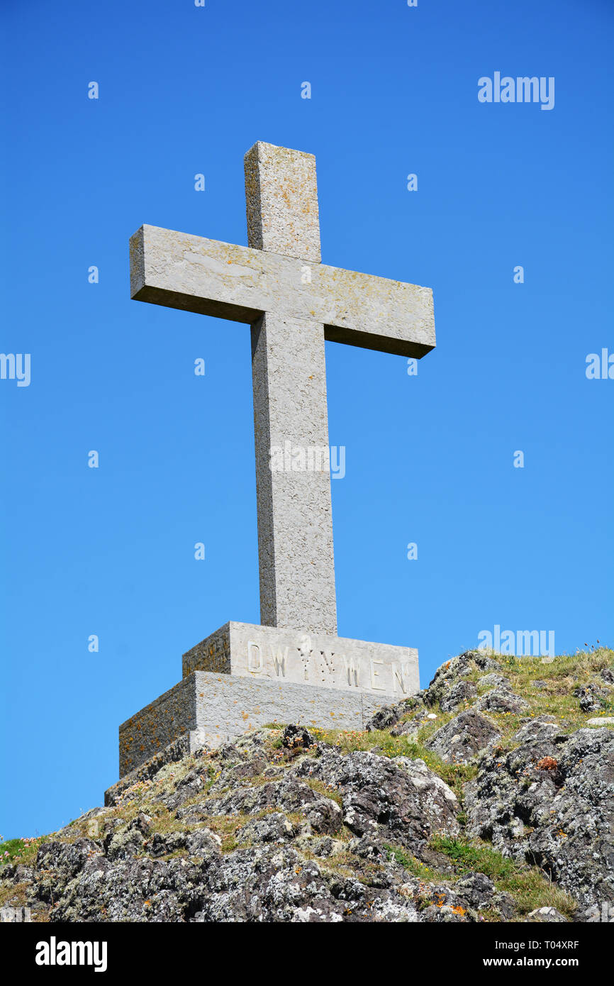 Saint Dwynwens cross on Llanddwyn Island of the coast of Anglesey Stock Photo