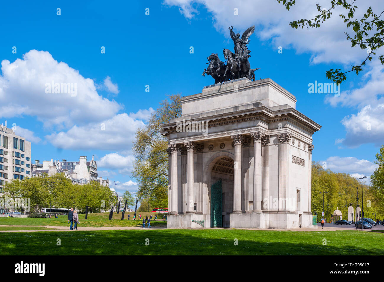 wellington-monument-hyde-park-hi-res-stock-photography-and-images-alamy