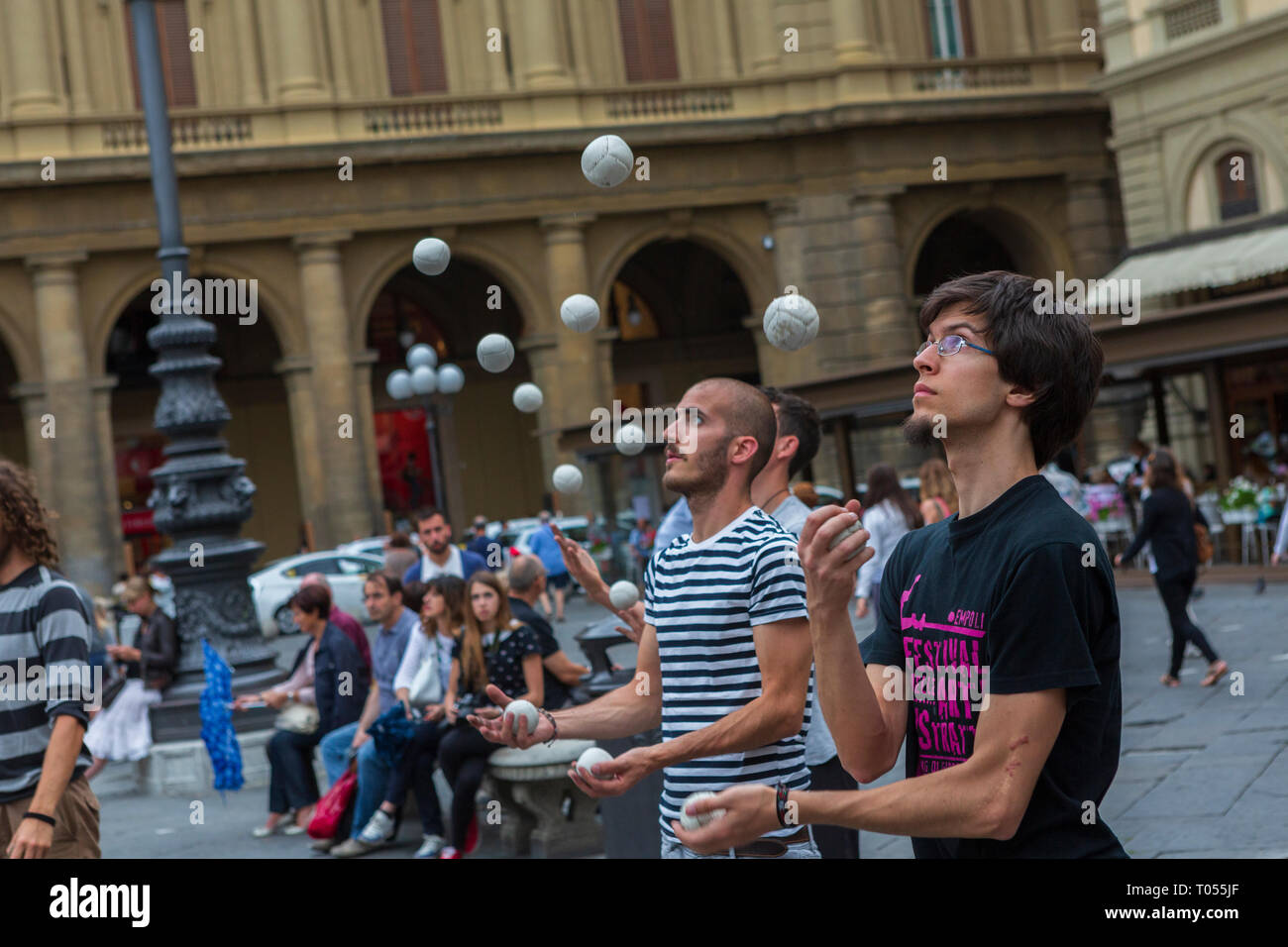 Juggling balls hires stock photography and images Alamy