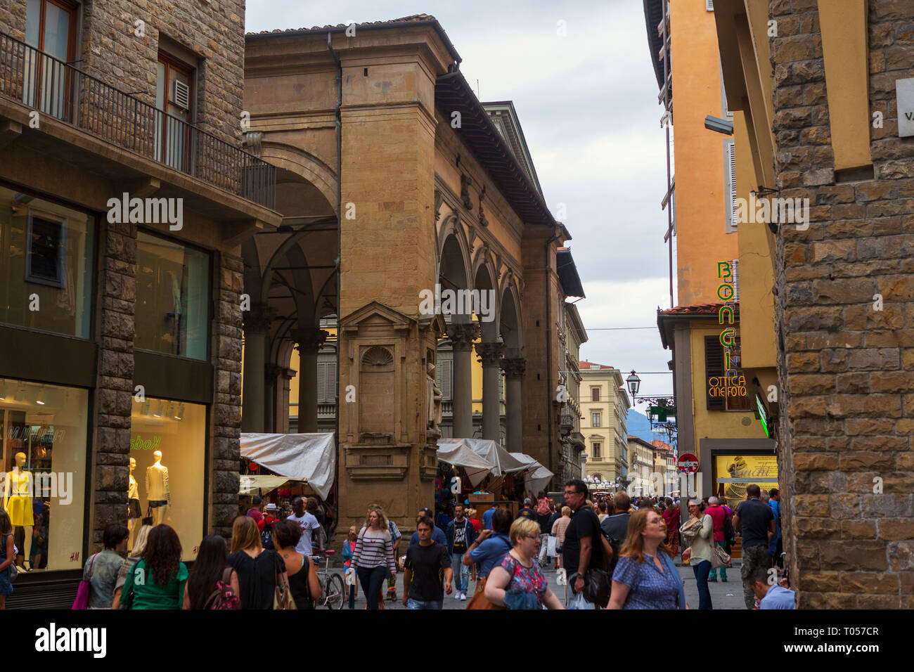 Florence shopping hi-res stock photography and images - Alamy