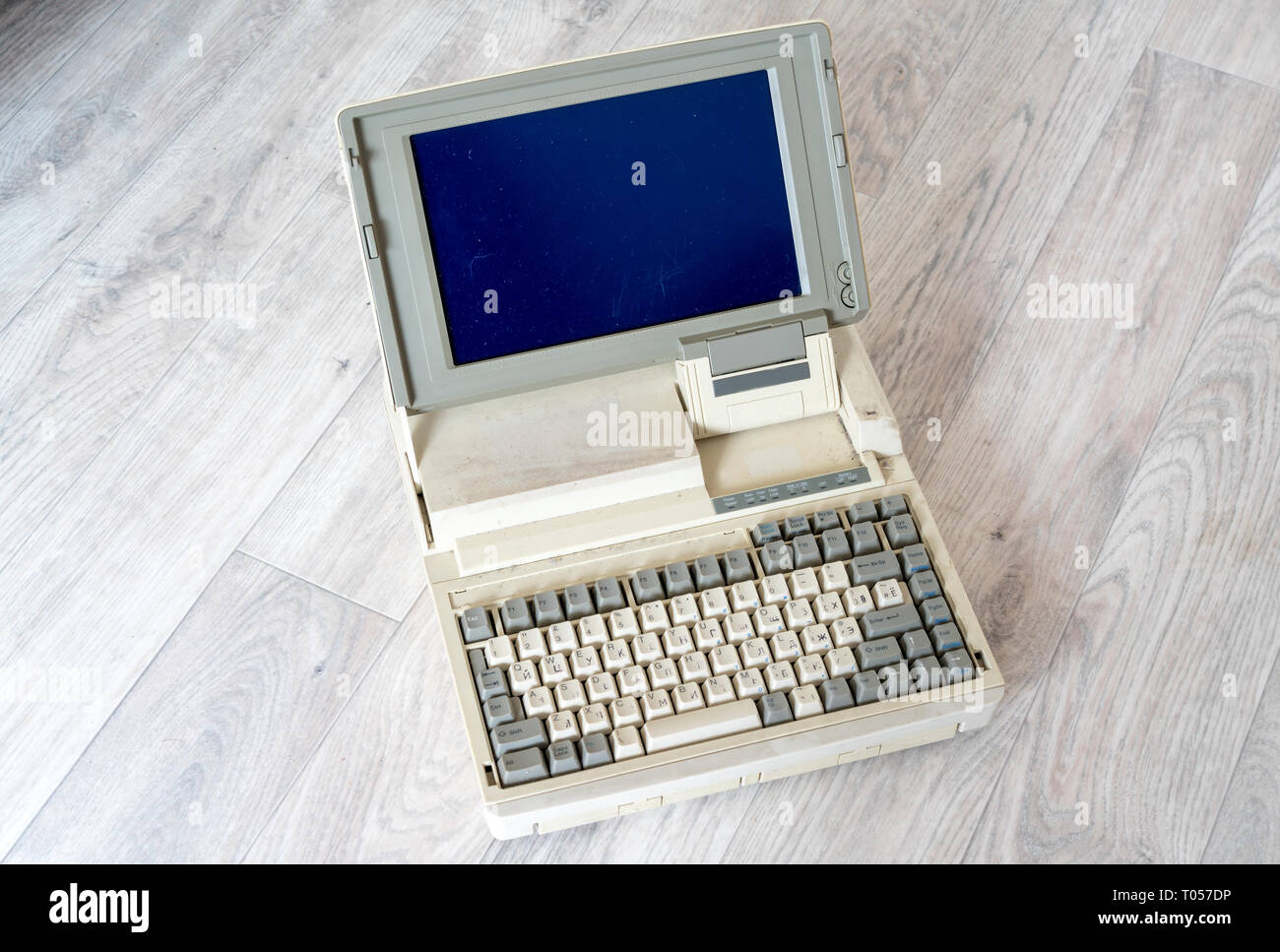 Old laptop hi-res stock photography and images - Alamy