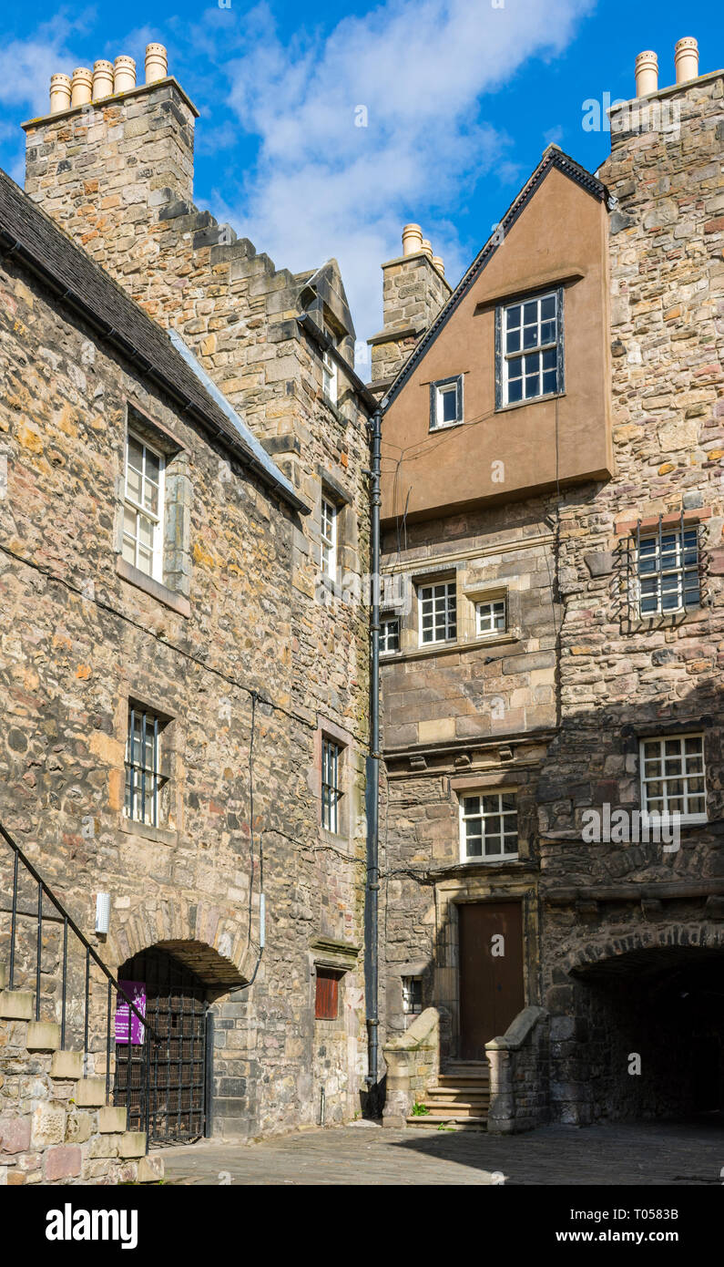 Bakehouse Close, off Canongate, Edinburgh, Scotland, UK Stock Photo