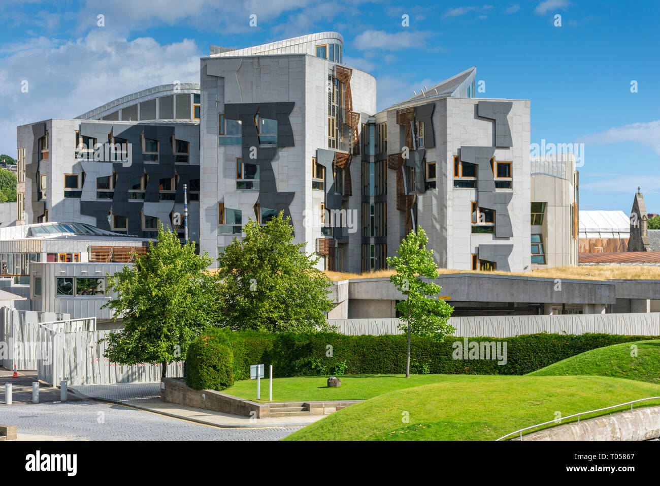 The Scottish Parliament Building (by Enric Miralles 2004), from the Our Dynamic Earth science centre, Holyrood, Edinburgh, Scotland, UK Stock Photo