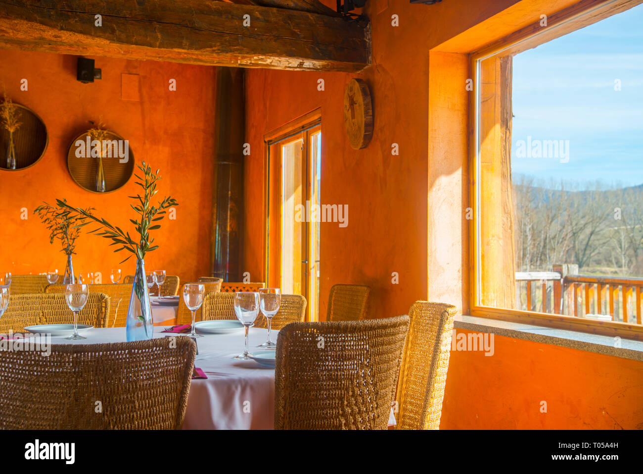 Restaurante mesa de bienvenida hires stock photography and images Alamy