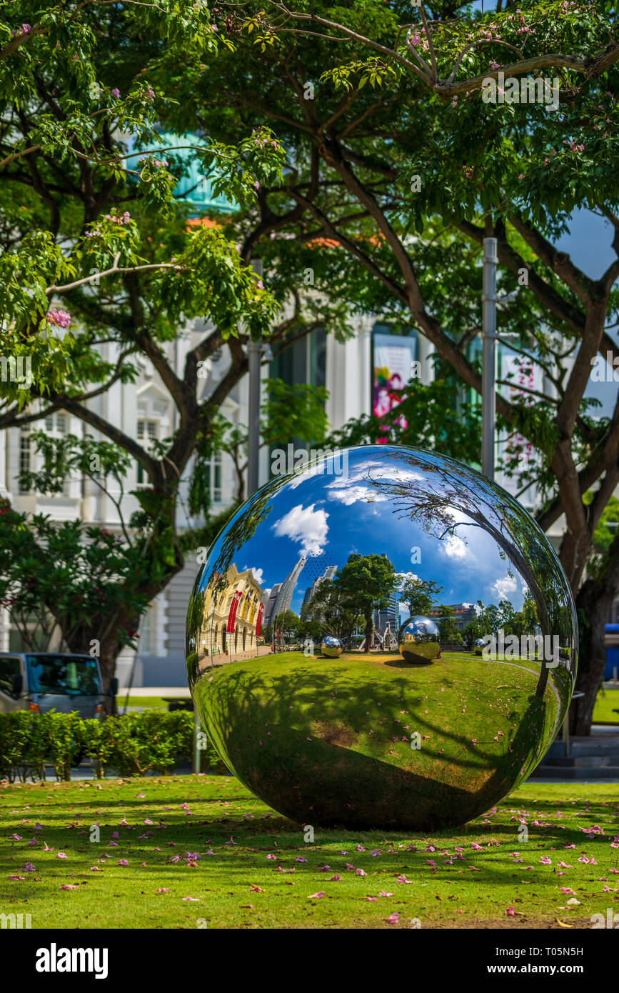 Mirror balls singapore hires stock photography and images Alamy
