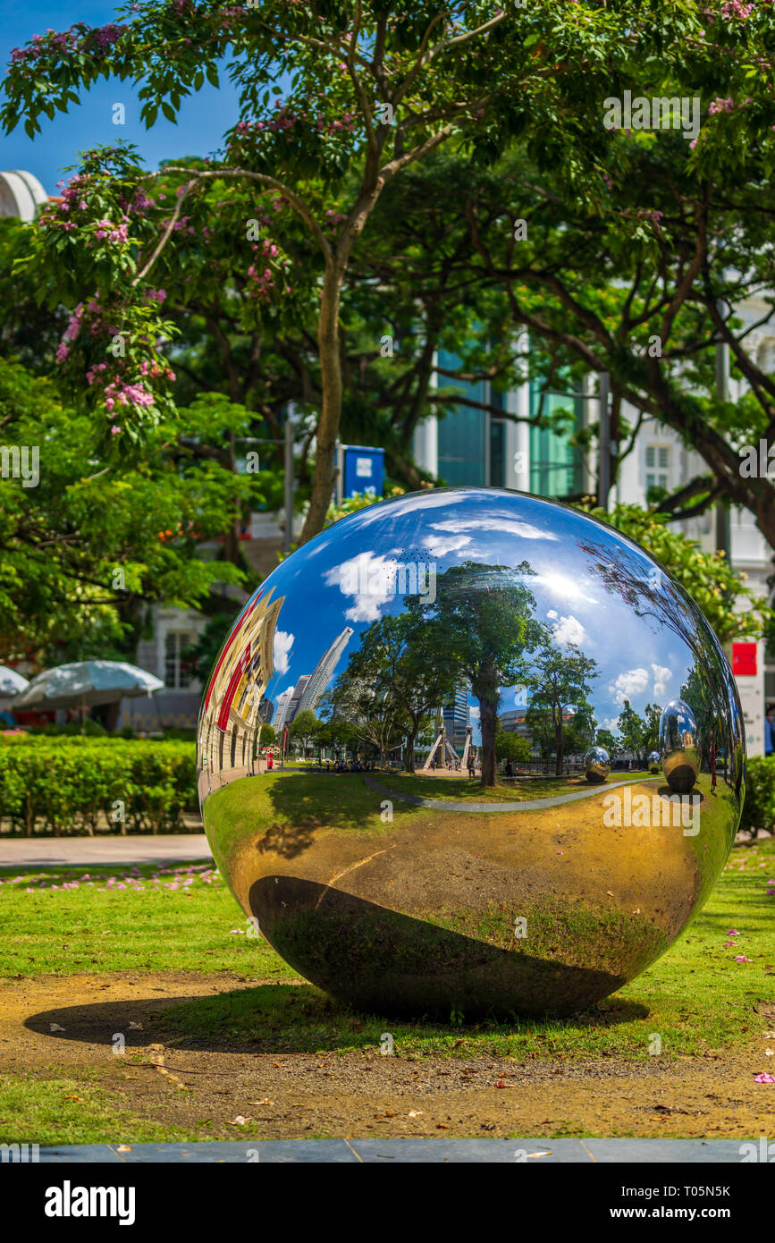 Giant Mirror Ball Sphere in Singapore City Centre Stock Photo Alamy