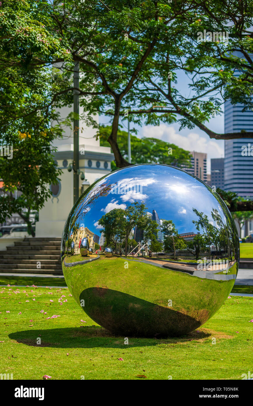 Giant Mirror Ball Sphere in Singapore City Centre Stock Photo Alamy