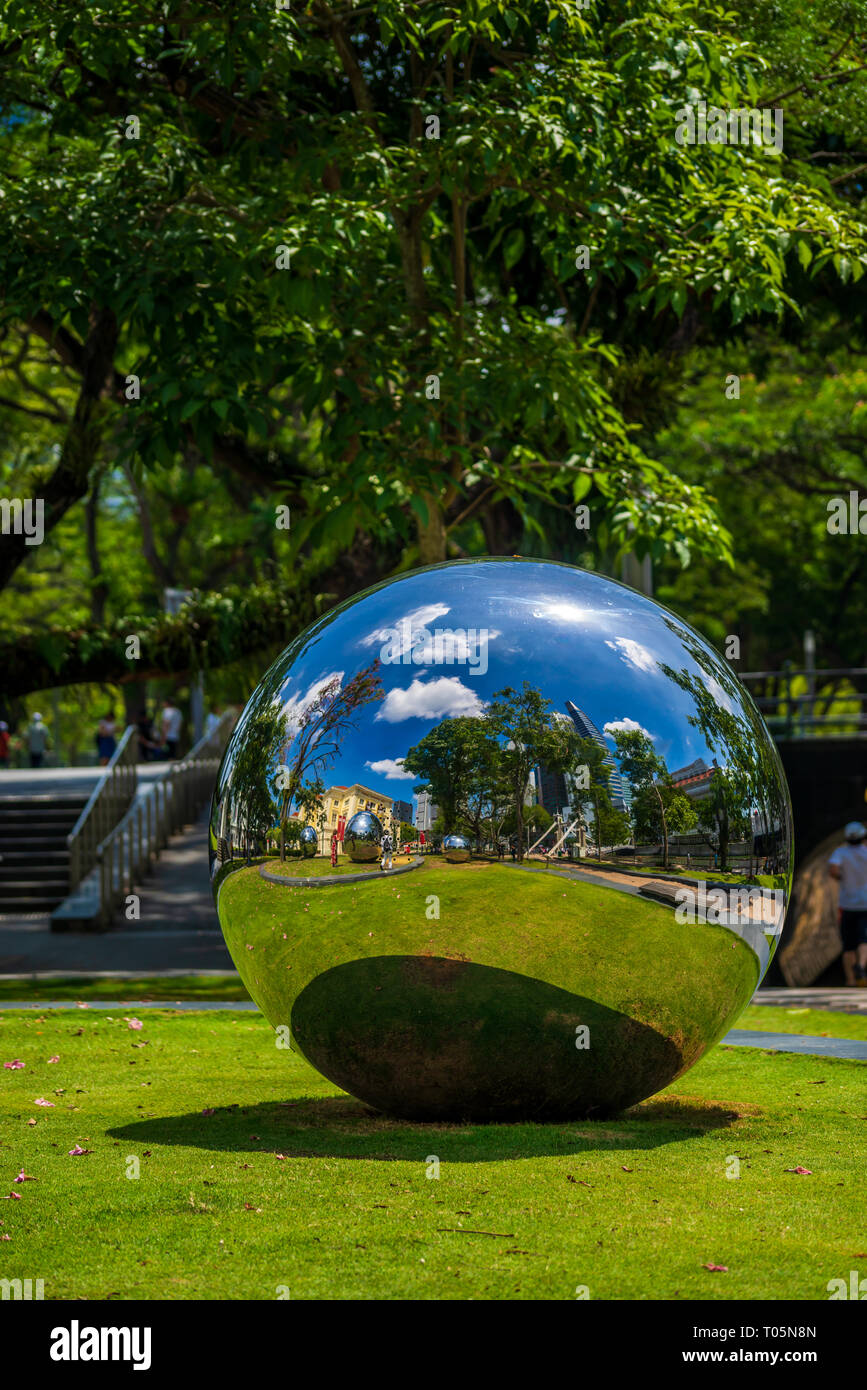 Giant Mirror Ball Sphere in Singapore City Centre Stock Photo Alamy
