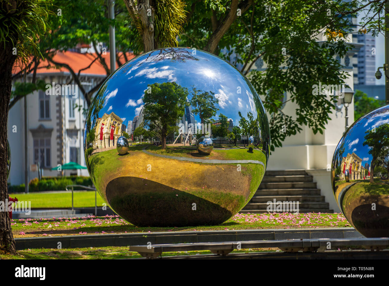 Mirror balls singapore hires stock photography and images Alamy
