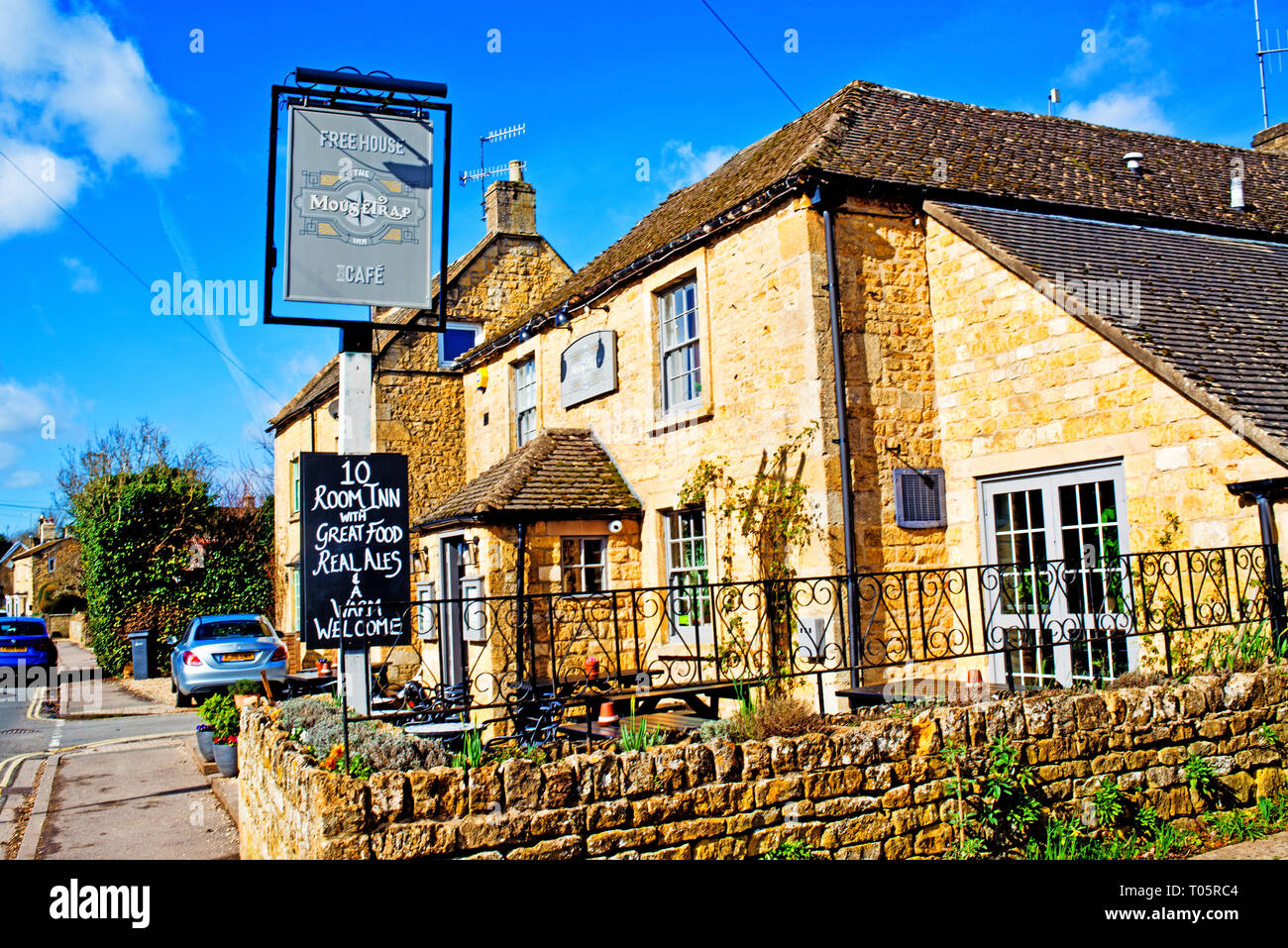 bourton on the water cotswolds the mousetrap pub gloucestershire england stock photo alamy