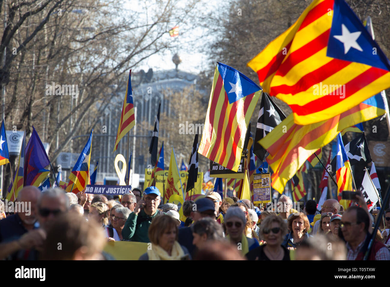 Madrid, Spain. 16th March 2019. Demonstrators seen with Catalan flags during the protest. Hundreds of Catalans protest in Madrid for independence, for self-determination and for the freedom of the political prisoners. Credit: SOPA Images Limited/Alamy Live News Stock Photo
