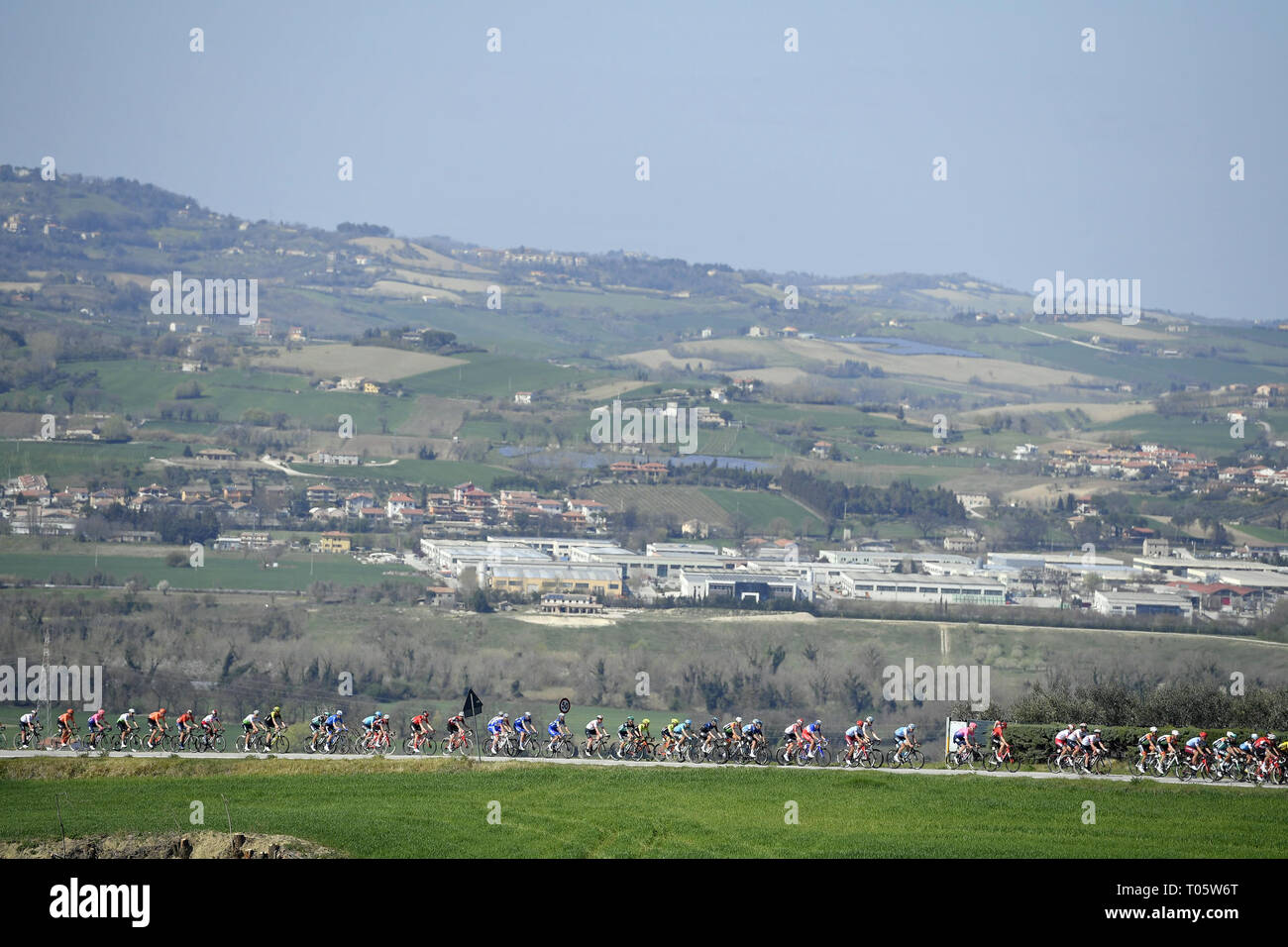 Foto LaPresse/Fabio Ferrari  17/03/2019 Colli al Metauro (Italia)  Sport Ciclismo Tirreno-Adriatico 2019 - edizione 54 - da Colli al Metauro a Recanati (180 km)  Nella foto:&#xa0;durante la tappa.  Photo LaPresse/Fabio Ferrari  March 17, 2018 Colli al Metauro (Italy) Sport Cycling Tirreno-Adriatico 2019 - edition 54 - Colli al Metauro a Recanati (111 miglia)  In the pic:&#xa0;during the race Stock Photo