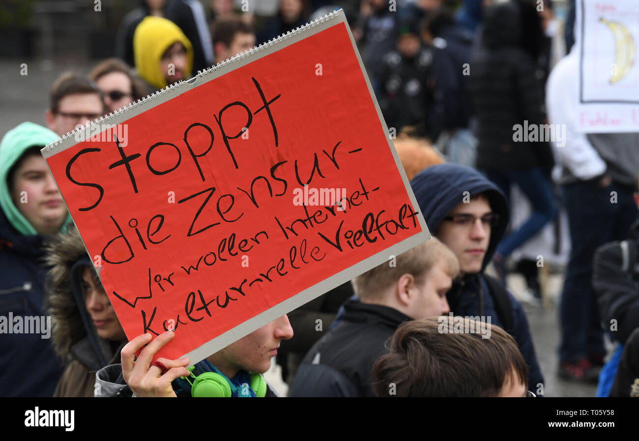Bremen, Germany. 17th Mar, 2019. A participant of the demonstration 'Save Your Internet', against upload filter holds up a sign with 'Stop the censorship-We Want Internet Cultural Diversity'. Several hundred people demonstrated at the main railway station against the planned EU copyright reform. Credit: Carmen Jaspersen/dpa/Alamy Live News Stock Photo