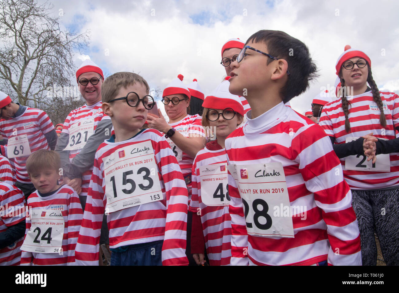 London, UK. 17th Mar, 2019. Sunday 17th march 10am Clapham common, The 7th wheres wally run in aid of the national literacy trust . Credit: Philip Robins/Alamy Live News Stock Photo