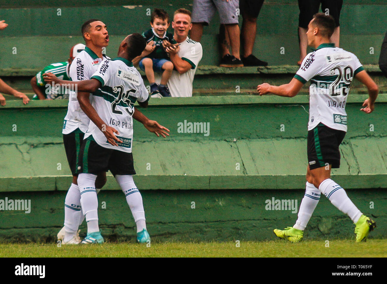 PR - Curitiba - 03/17/2019 - Paranaense 2019, Coritiba x Cascavel FC - Igor Jesus Coritiba player celebrates his goal with players of his team during a match against Cascavel at Estadio Couto Pereira for the state championship 2019. Photo: Gabriel Machado / AGIF Stock Photo