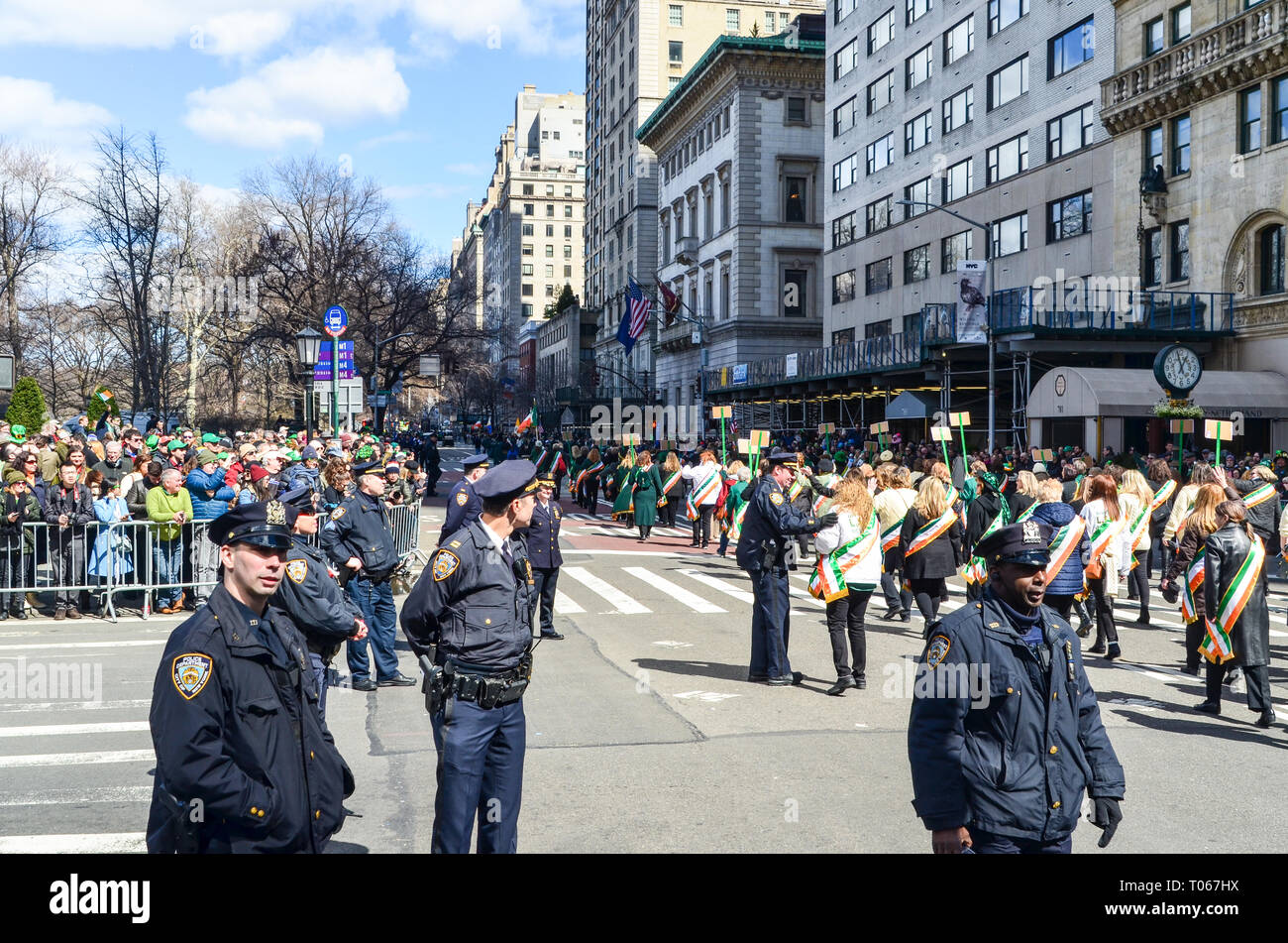 New York City, USA. 16th Mar, 2019. Spectators watch St. Patrick's day parade along 5th Avenue. Credit: jbdodane/Alamy Live News Stock Photo