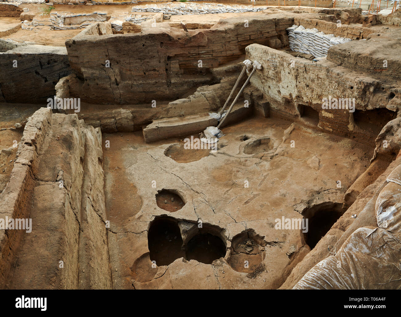 Building 321. Empty burial pit in the floor of the Neolithic remains of mud brick house. In the top right is a darker area which was the midden or ref Stock Photo