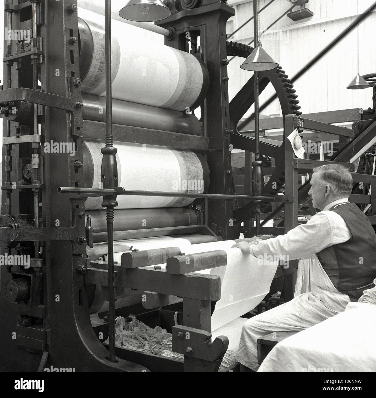 Linen manufacture hi-res stock photography and images - Alamy