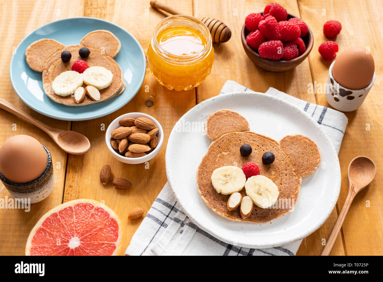 Funny bear pancakes berries kids hires stock photography and images Alamy