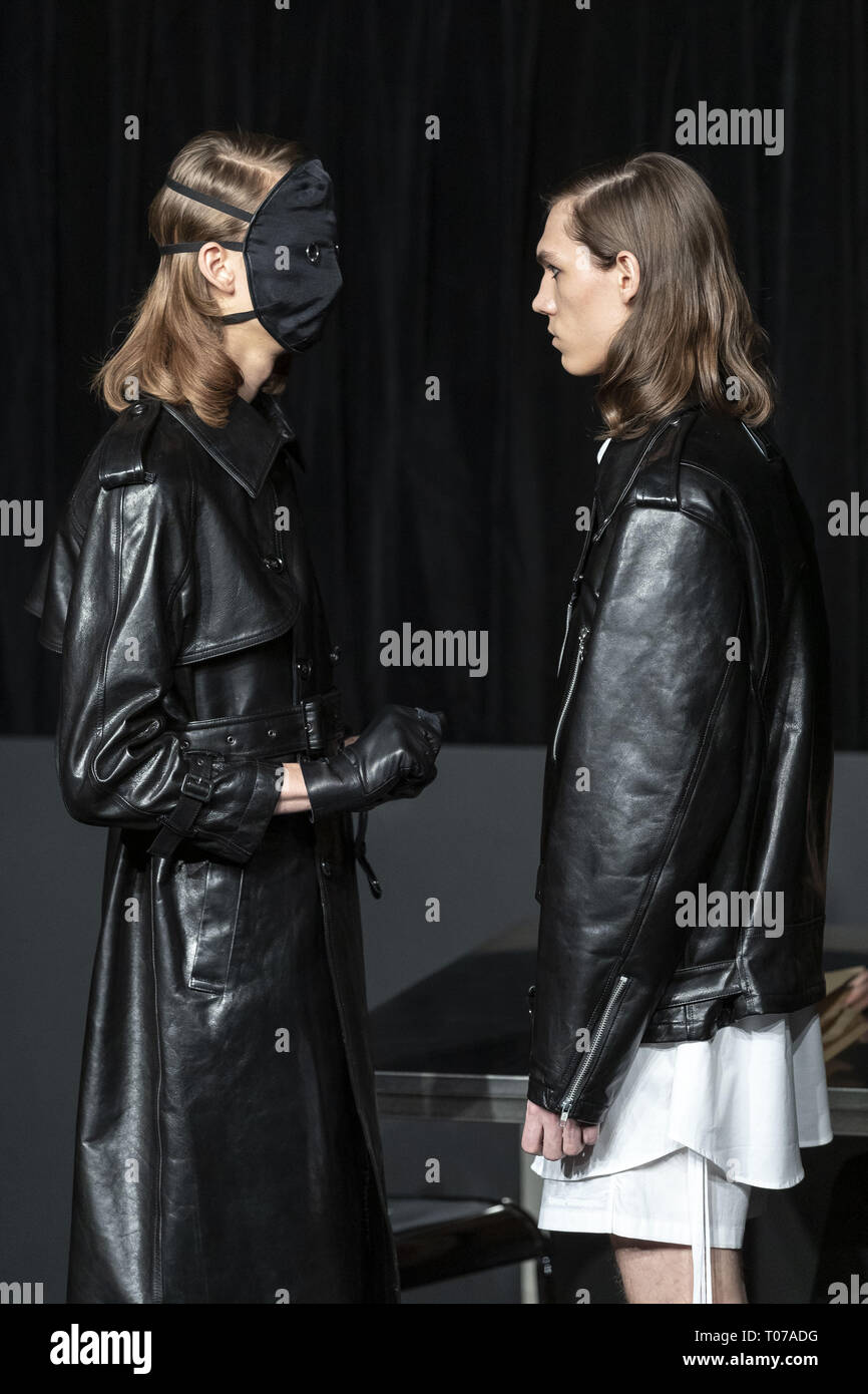 Tokyo, Japan. 18th Mar, 2019. Models wearing fashion brand ''DRESSEDUNDRESSED'' perform during the Amazon Fashion Week TOKYO 2019 A/W Collection at Shibuya Hikarie in Tokyo. The Amazon Fashion Week TOKYO 2019 Autumn/Winter Collection runs from March 18 to 23. Credit: Rodrigo Reyes Marin/ZUMA Wire/Alamy Live News Stock Photo