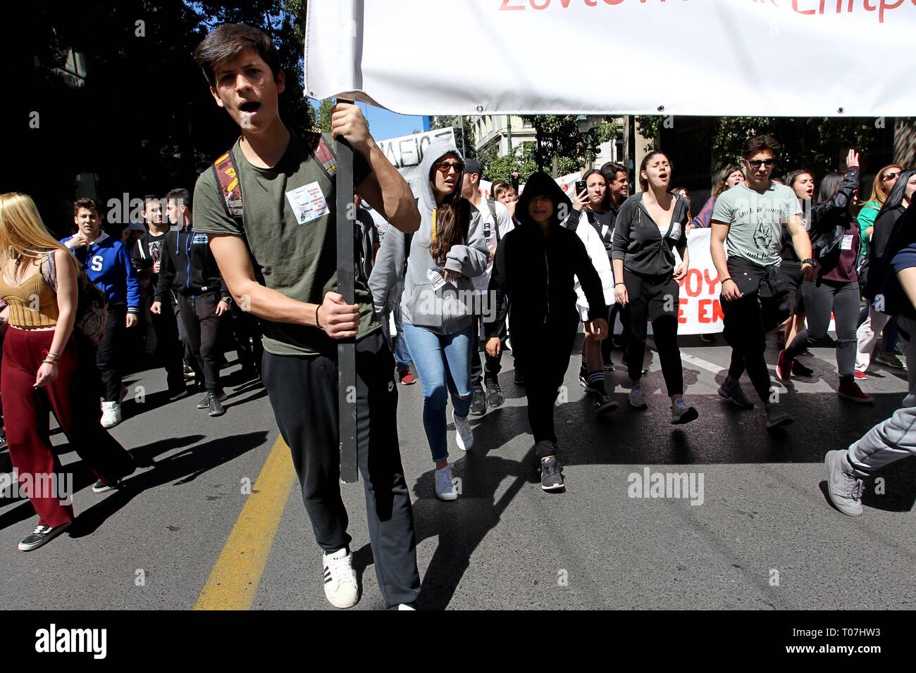 Athens, Greece. 18th Mar, 2019. High-school students protest against the new draft law on changes to admissions at examinations at university, in the center of Athens. (Credit Image: © Aristidis VafeiadakisZUMA Wire) Credit: ZUMA Press, Inc./Alamy Live News Stock Photo
