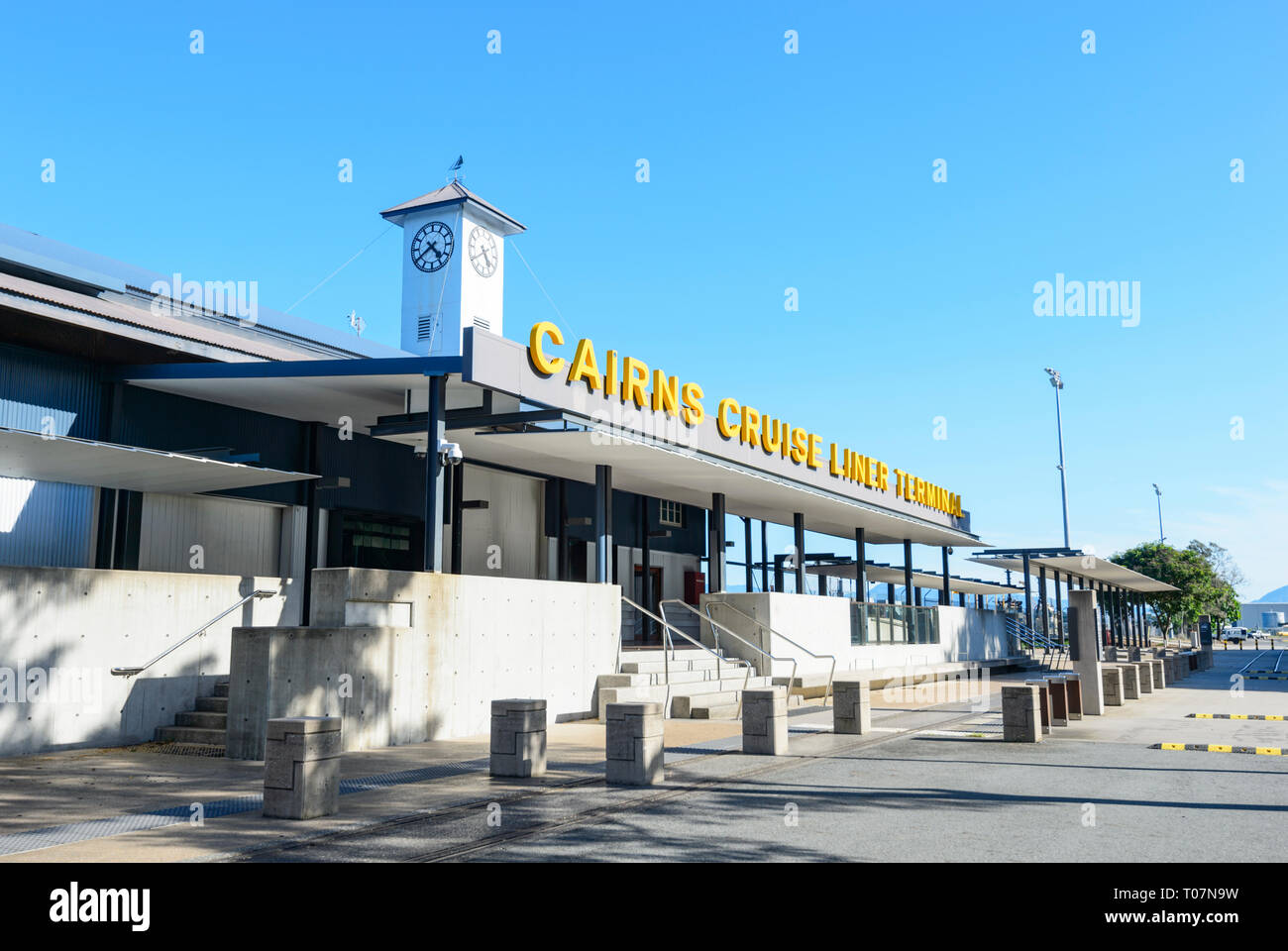 Cairns Cruise Liner Terminal along Trinity Inlet, Cairns Wharf, Far North  Queensland, FNQ, QLD, Australia Stock Photo - Alamy