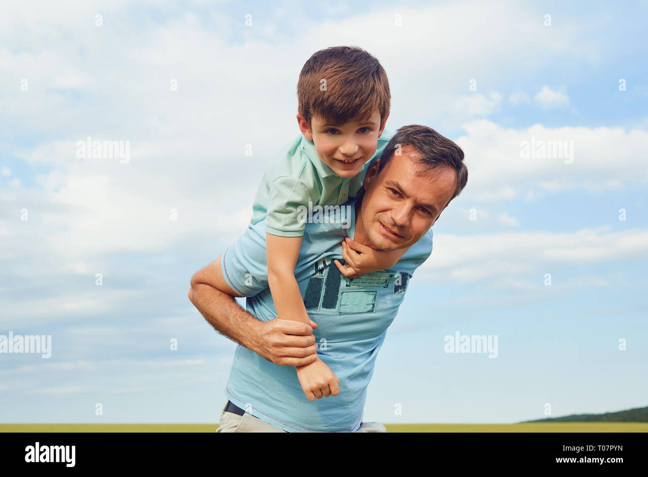 Happy father and son in park hi-res stock photography and images - Alamy