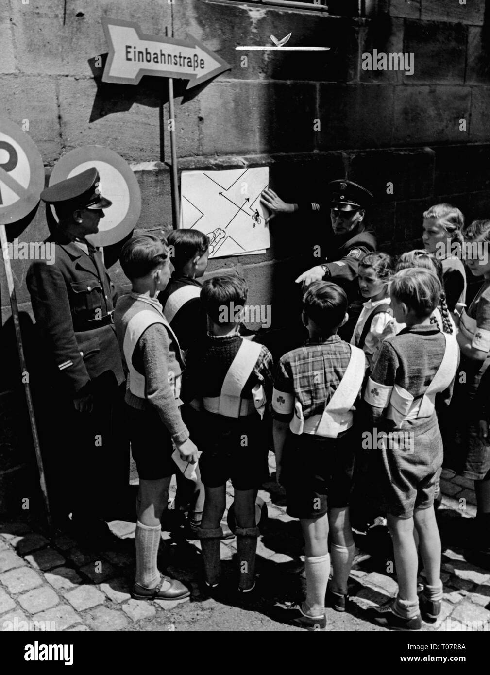 transport / transportation, road, regulation, school crossing patrol, training for the pupil's traffic watch, instruction by the police, Germany, 1953, Additional-Rights-Clearance-Info-Not-Available Stock Photo