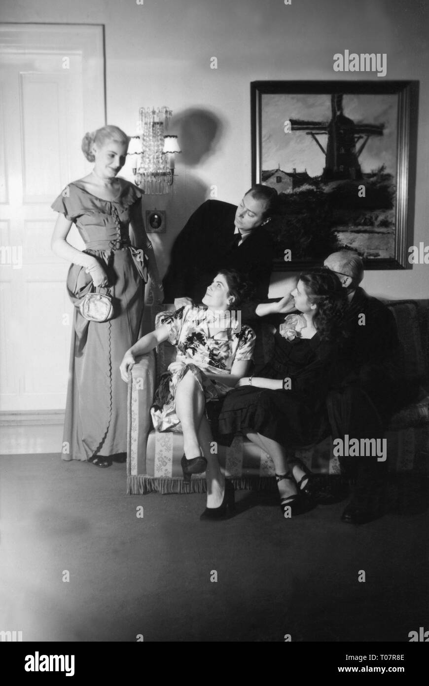 people, society, rules of politeness, clothes, do not wear evening dress unless it is expressly required, scene, 1950s, Additional-Rights-Clearance-Info-Not-Available Stock Photo