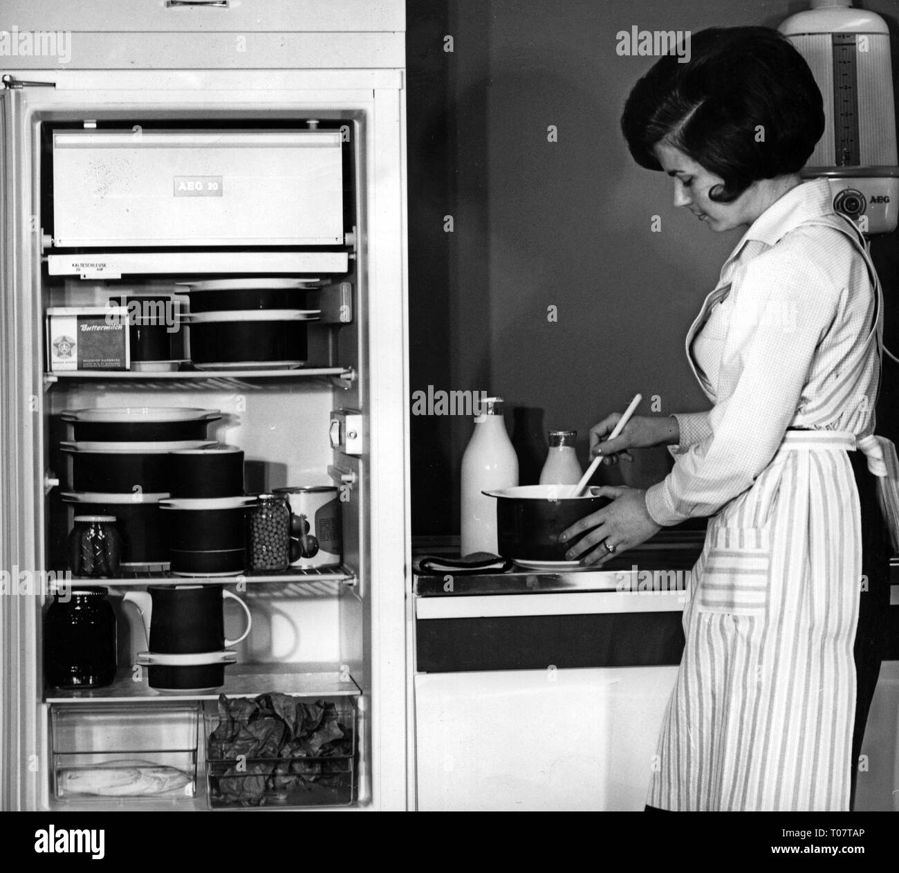 household, cooking and baking, housewife cooking with ovenproof 'Thomas-ABC' dishes, 1960s, Additional-Rights-Clearance-Info-Not-Available Stock Photo