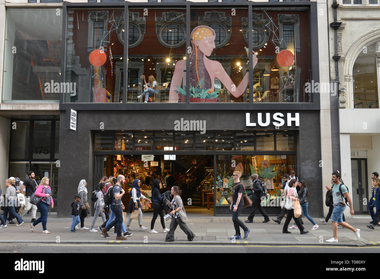 Lush, Oxford Street, London, England, Grossbritannien Stock Photo - Alamy