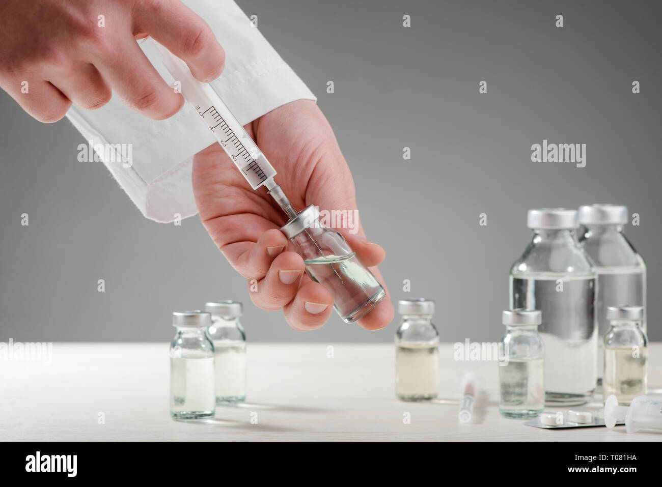 Vial medicine hi res stock photography and images Alamy