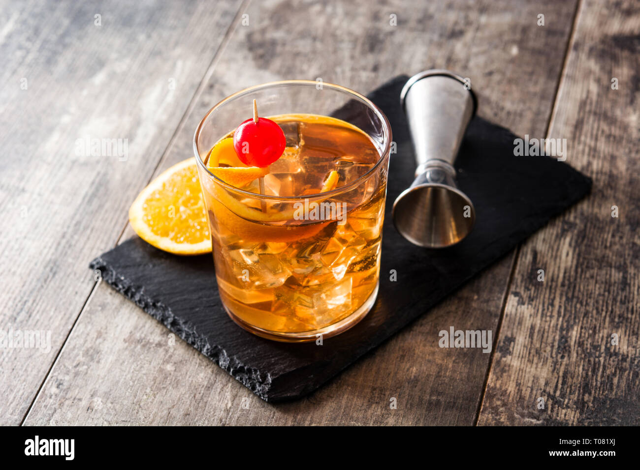 Old fashioned cocktail hires stock photography and images Alamy