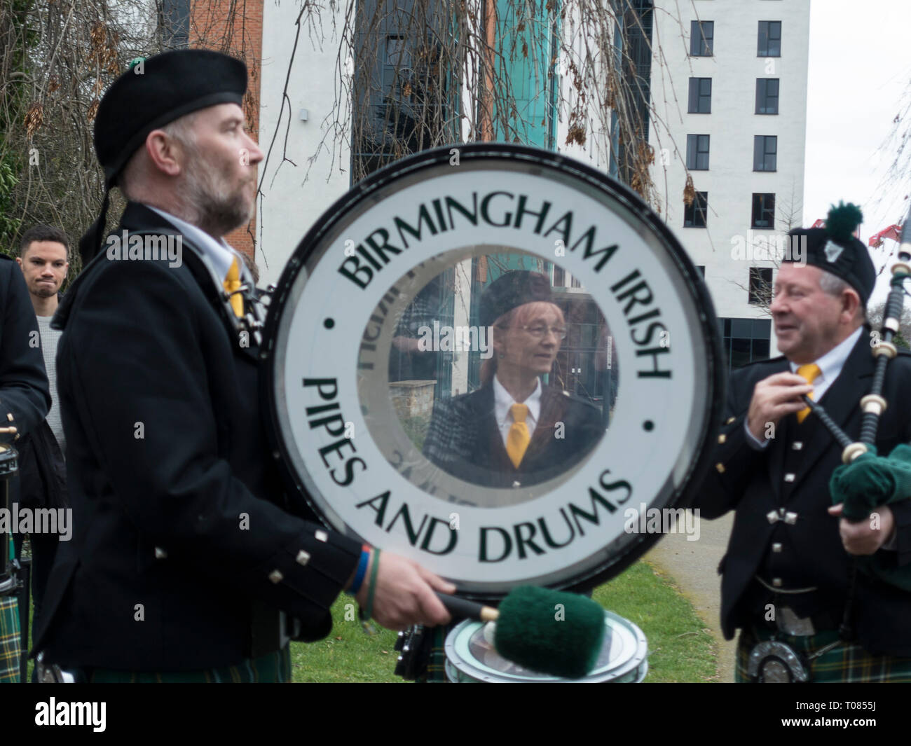 Birmingham Irish Pipes And Drums Stock Photo Alamy