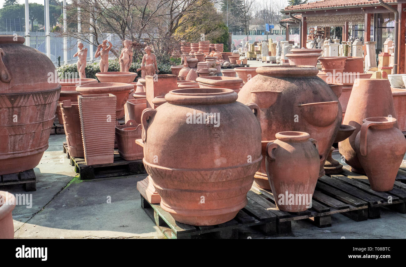 warehouse of statues and terracotta garden pots Stock Photo Alamy