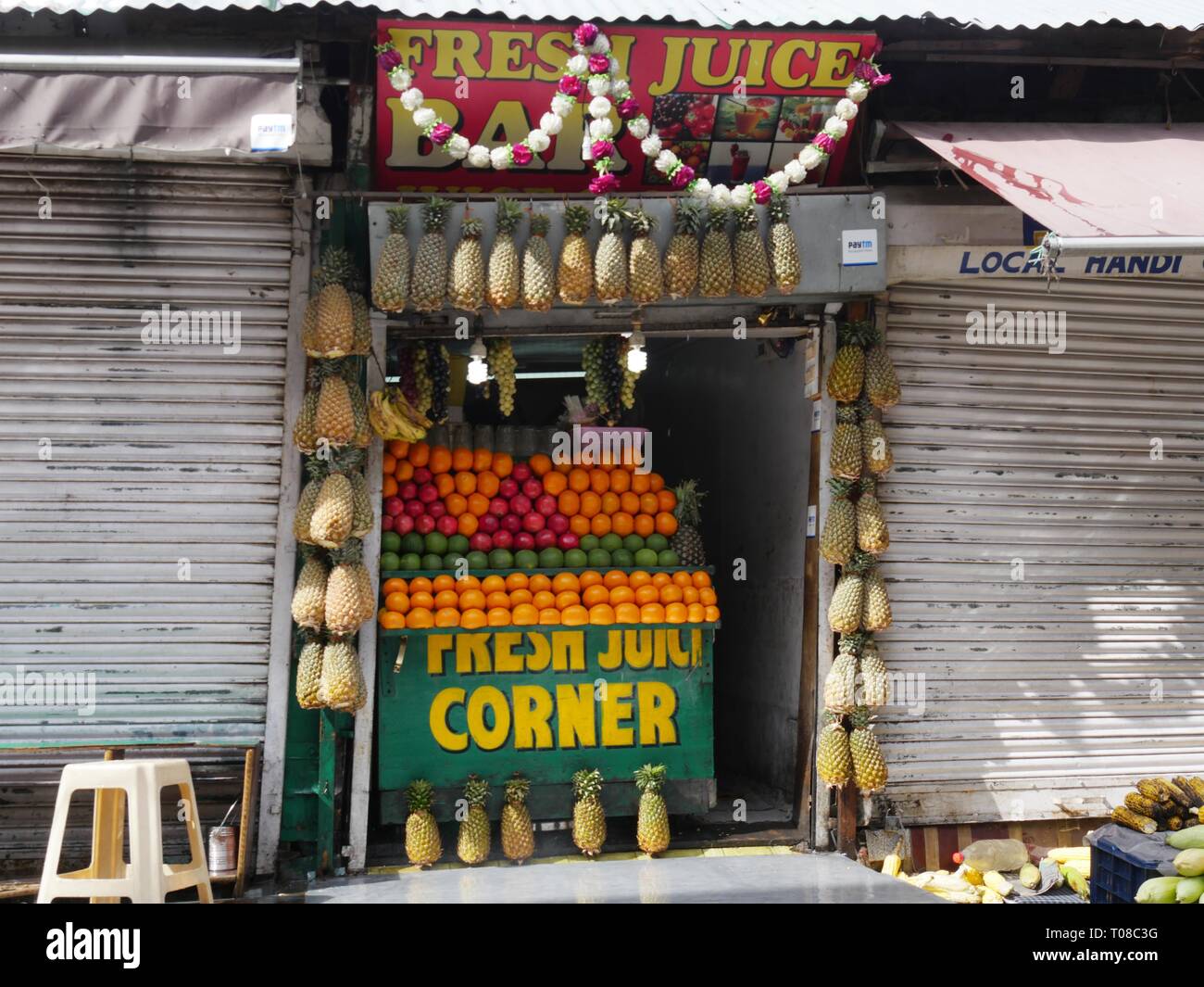 MANALI, HIMACHAL PRADESH, INDIA—MARCH 2018 Facade of a fruit stall