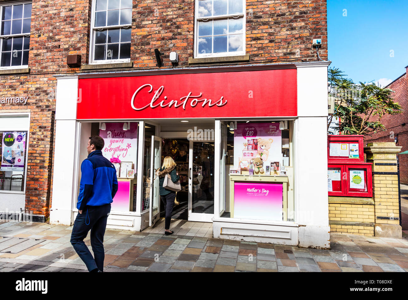 Clintons card shop, Clintons cards, Clintons shop, Clintons, cards, shop, store, sign, logo, shop front, high street, signs, facade, exterior, UK Stock Photo