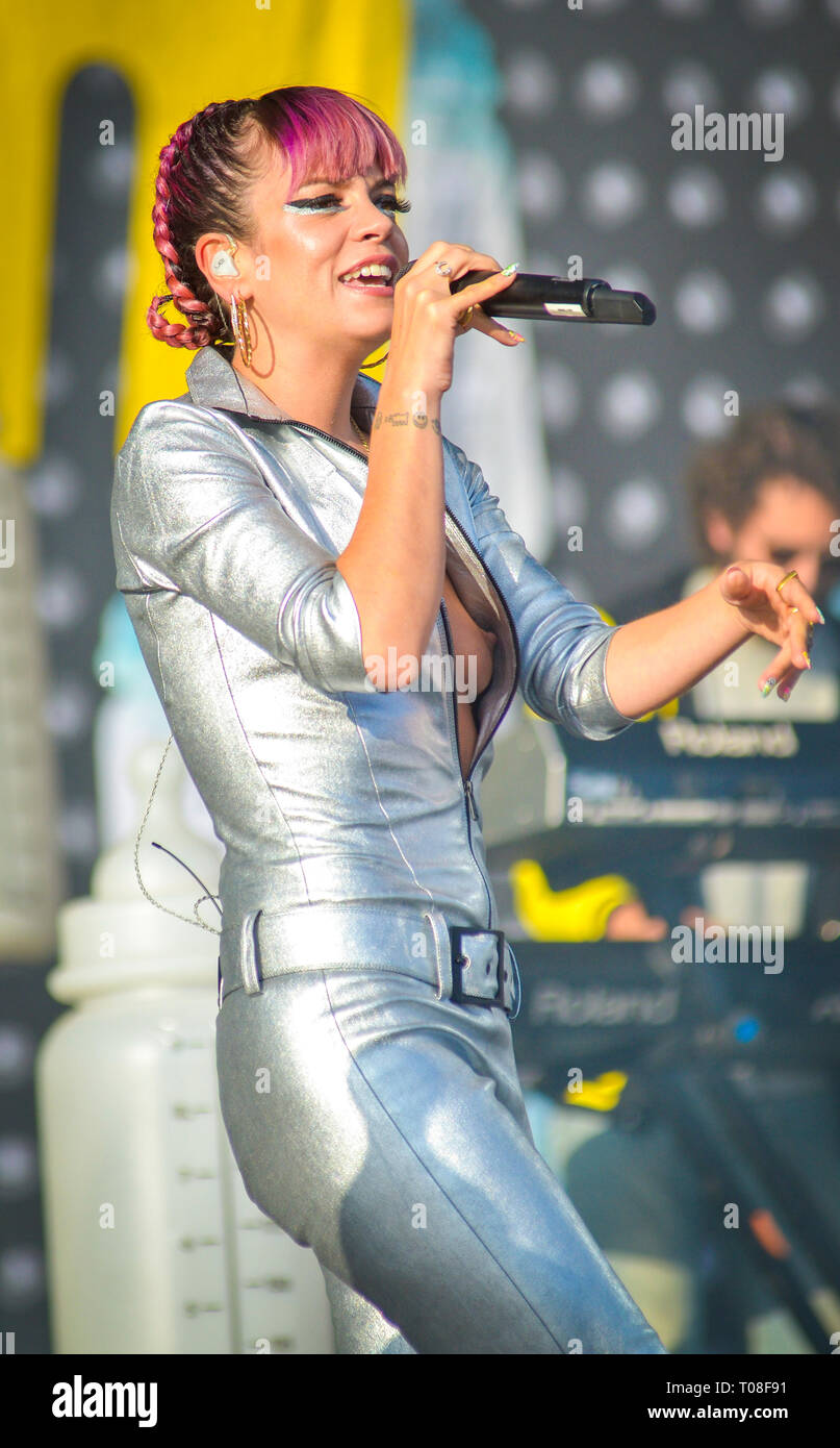 Lily Allen, V2014, Hylands Park, Chelmsford, Essex, Britain - 17 Aug 2014 Stock Photo