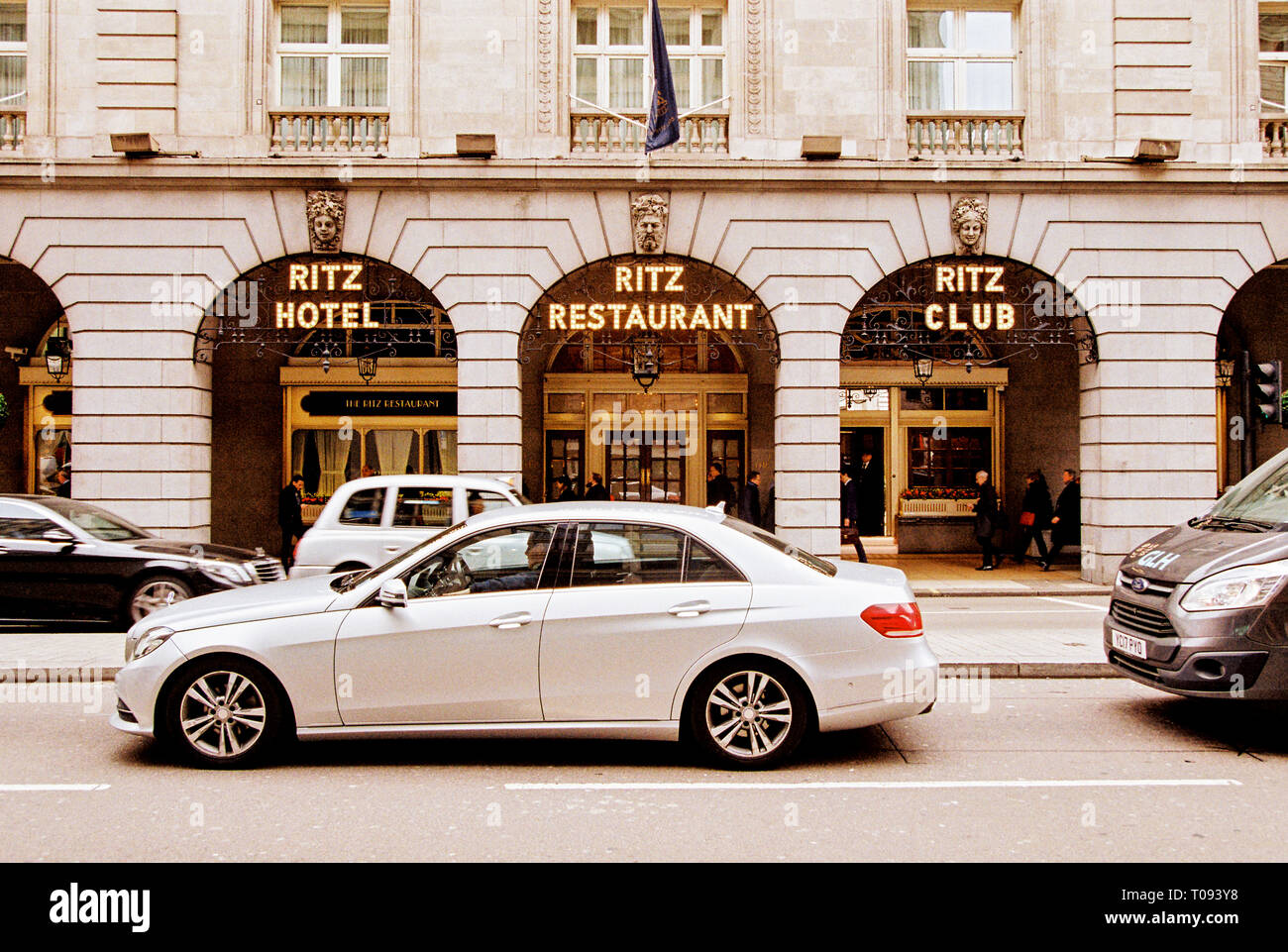 Ritz london afternoon tea hi-res stock photography and images - Alamy
