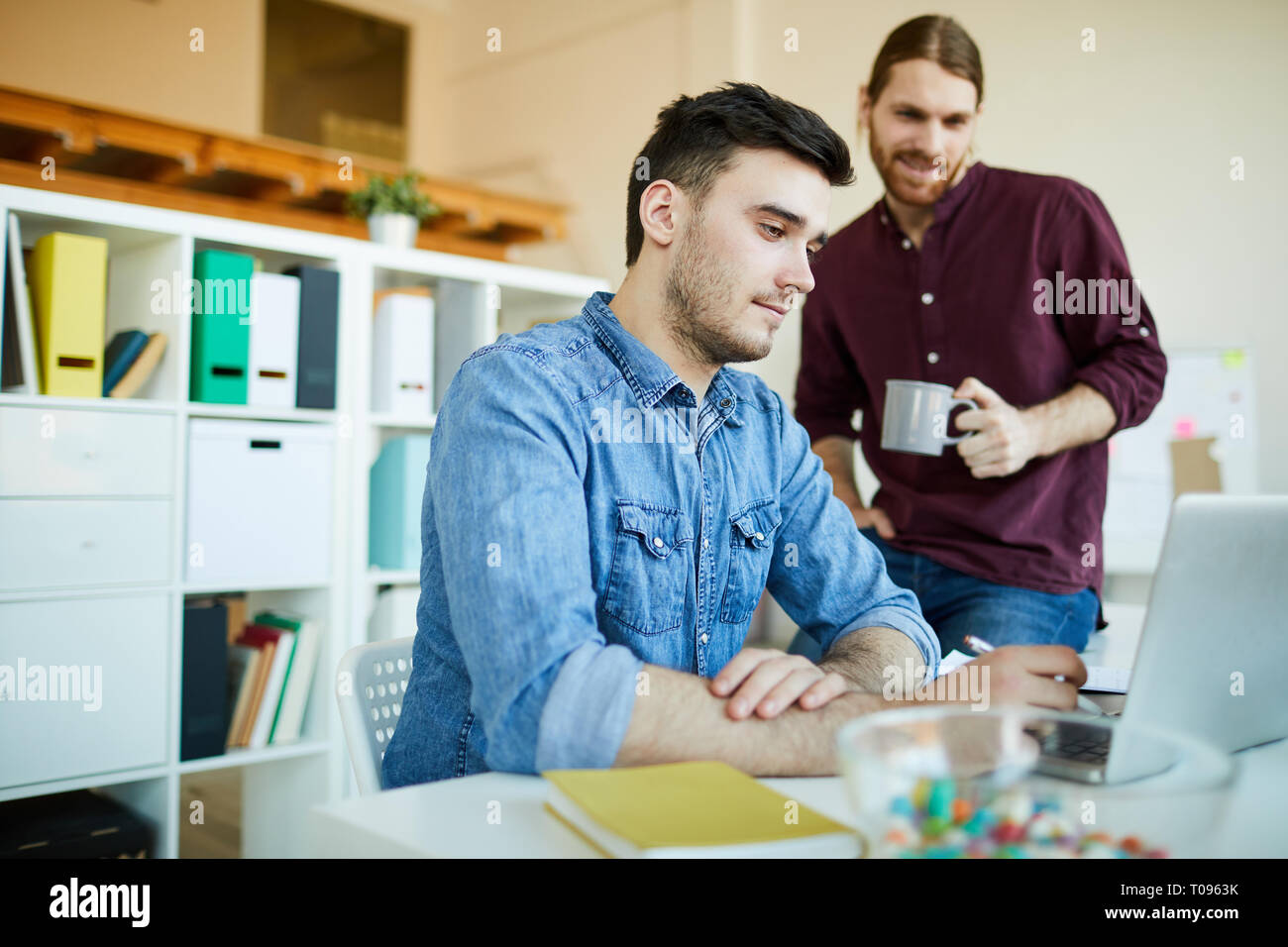 Creative profession hi-res stock photography and images - Alamy