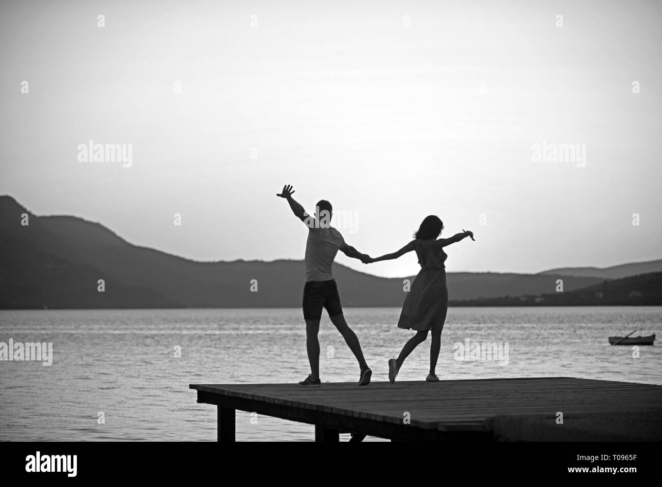 Romantic couple on beach Black and White Stock Photos & Images - Alamy