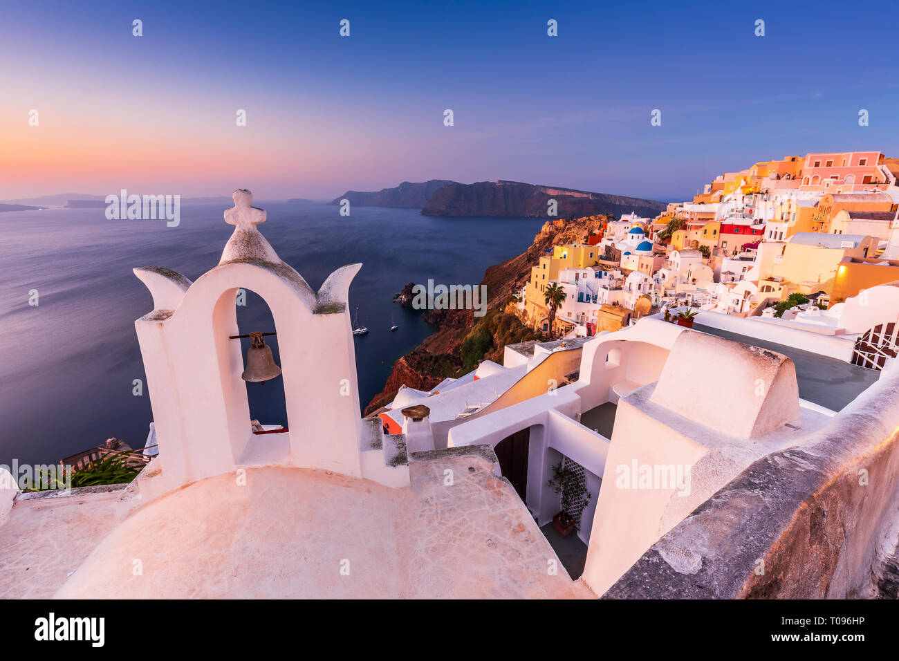 Santorini, Greece. The picturesque Oia village at sunrise Stock Photo -  Alamy