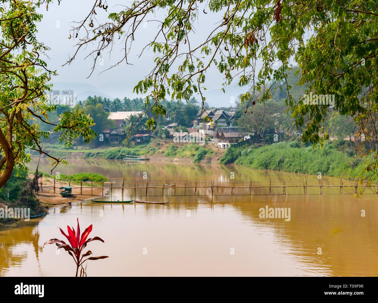 Bamboo cane bridge over Nam Kahn river tributary of Mekong, Luang Prabang, Laos, Indochina, SE Asia Stock Photo