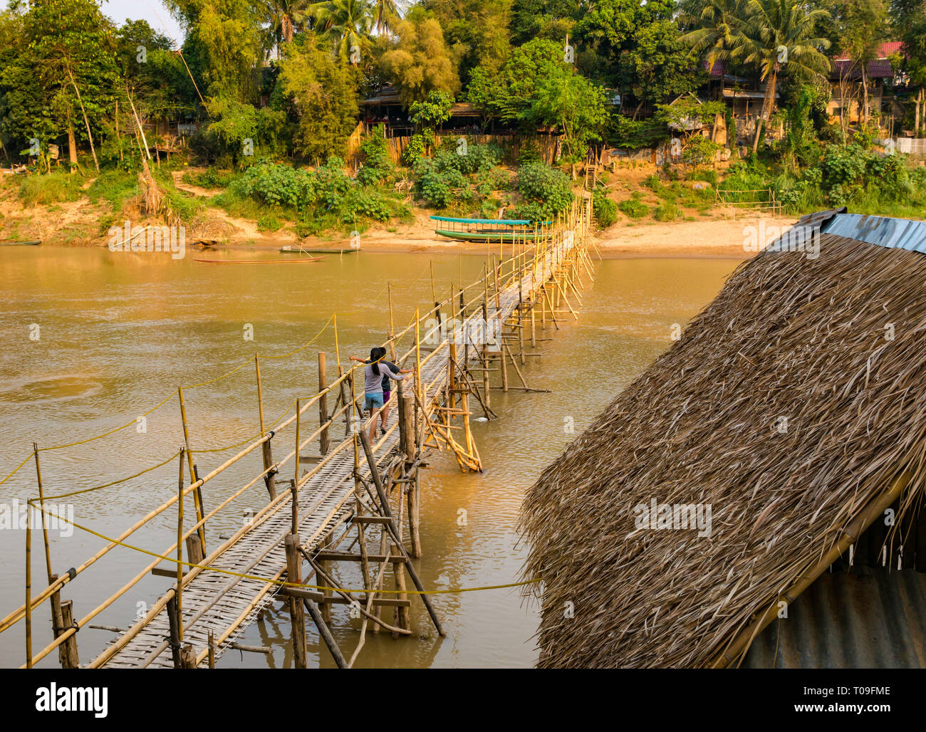Rickety bamboo cane bridge over Nam Kahn river tributary of Mekong, Luang Prabang, Laos, Indochina, SE Asia Stock Photo