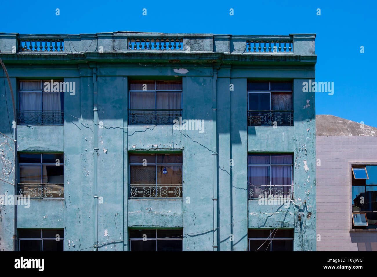 Verfallens und aufgegebenes Gebäude in der Innenstadt von Concepcion, Chile Stock Photo
