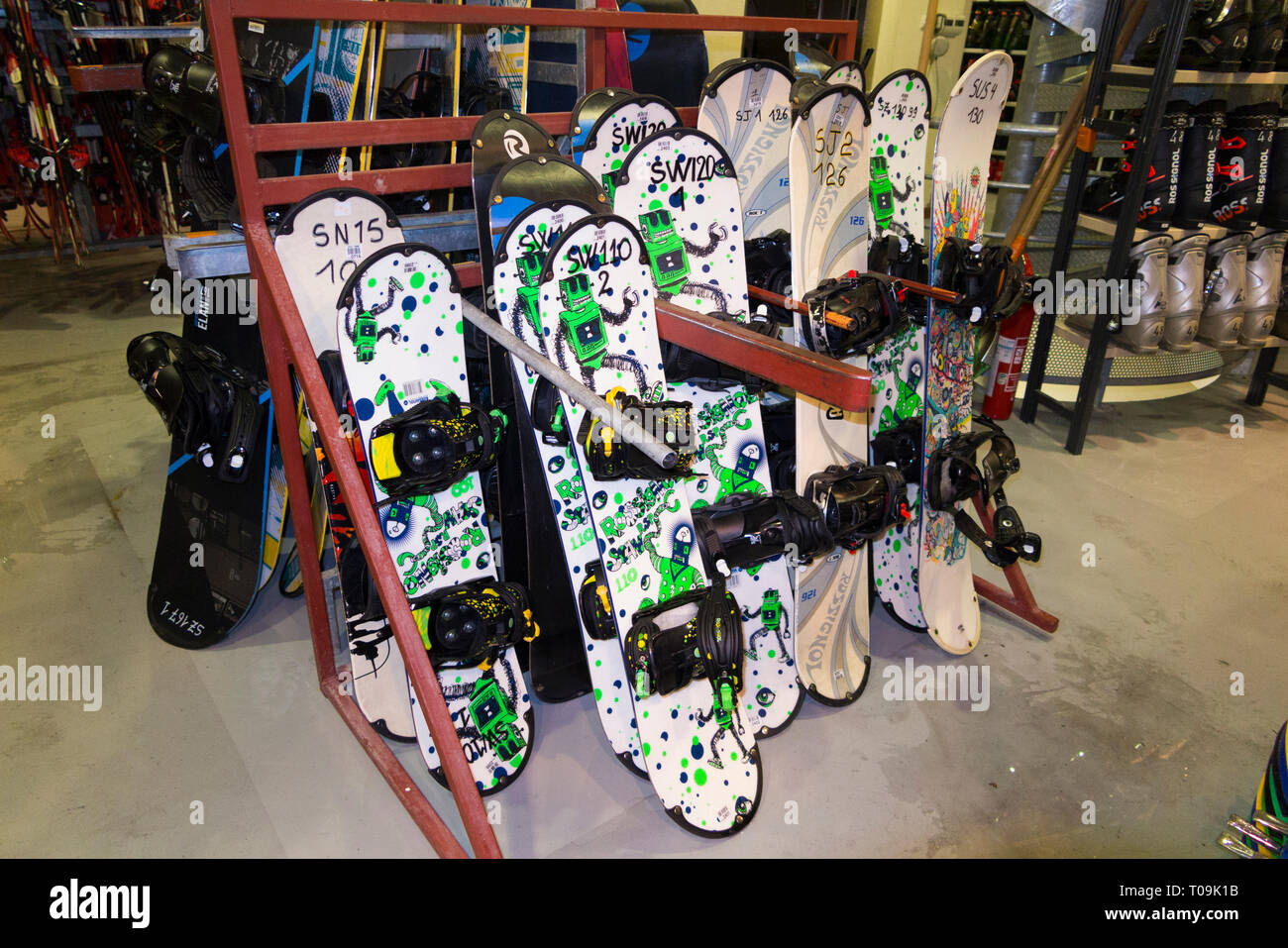 Snowboard storage hi-res stock photography and images - Alamy