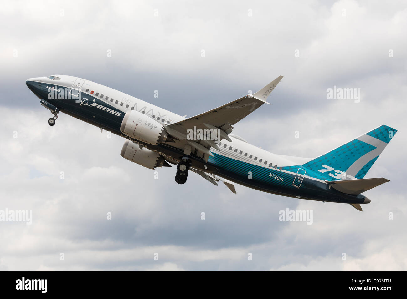 Flying display of a Boeing B737-8 MAX at the Farnborough International Airshow, UK Stock Photo