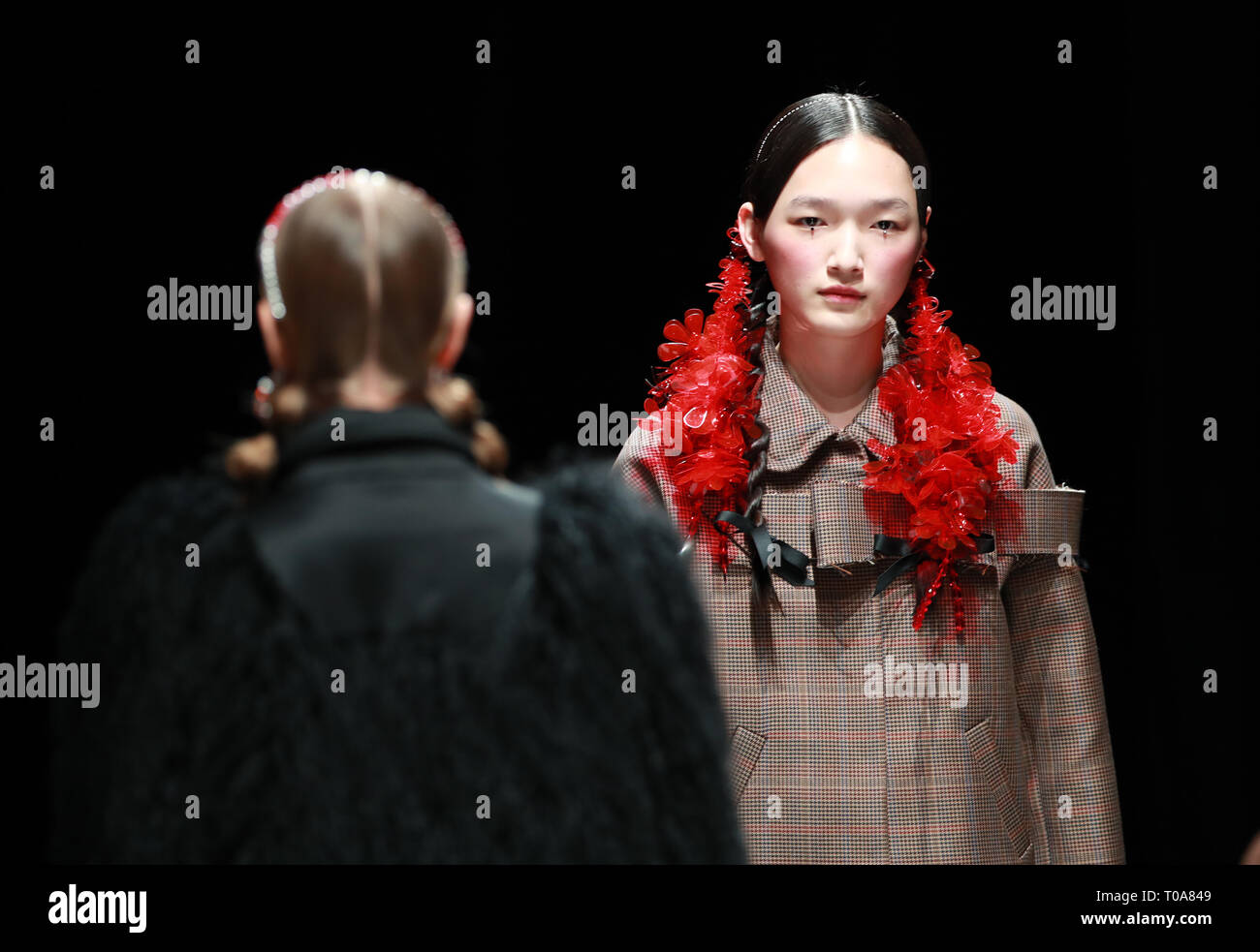 Tokyo, Japan. 19th Mar, 2019. Models present creations from Chinese brand SHUSHU/TONG 2019 Autumn/Winter collection during Amazon Fashion Week Tokyo, in Tokyo, Japan, March 19, 2019. Credit: Du Xiaoyi/Xinhua/Alamy Live News Stock Photo