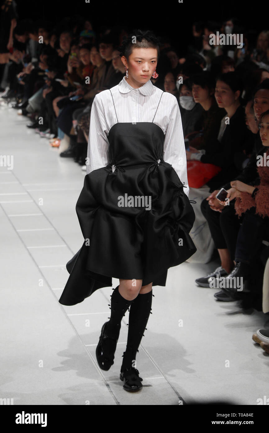 Tokyo, Japan. 19th Mar, 2019. A model presents a creation from Chinese brand SHUSHU/TONG 2019 Autumn/Winter collection during Amazon Fashion Week Tokyo, in Tokyo, Japan, March 19, 2019. Credit: Du Xiaoyi/Xinhua/Alamy Live News Stock Photo