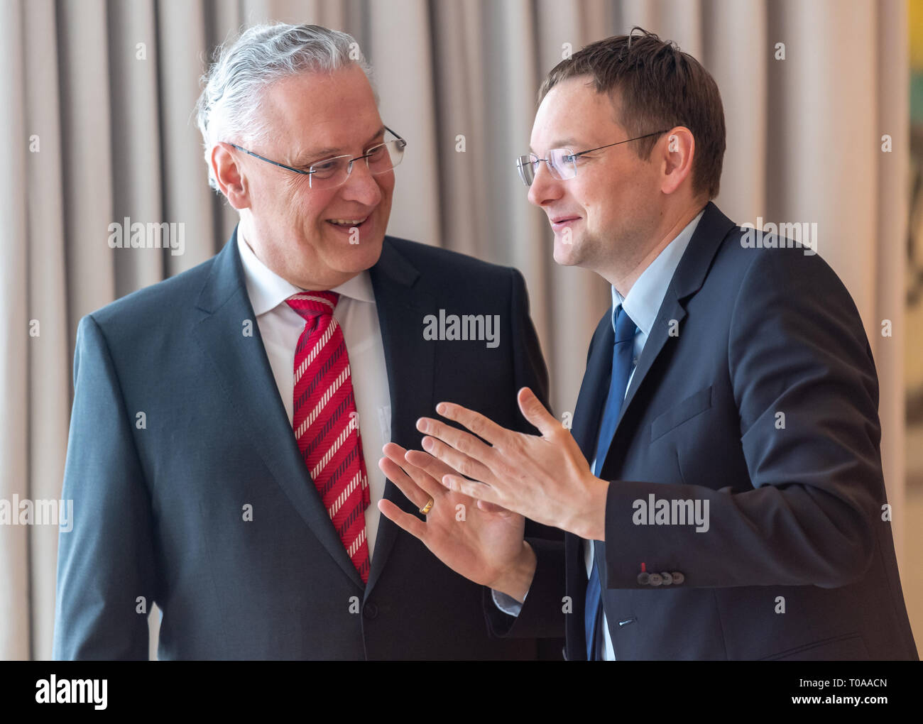 19 March 2019, Bavaria, München: Joachim Herrmann (l, CSU), Minister of the Interior of Bavaria and Hans Reichhart (CSU), Minister of State for Housing, Construction and Transport, discuss before the start of the cabinet meeting. Photo: Peter Kneffel/dpa Stock Photo